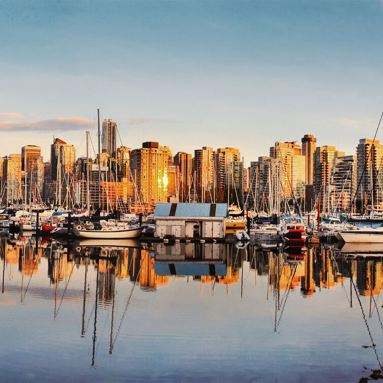 Hafenstadt Vancouver bei Sonnenuntergang
