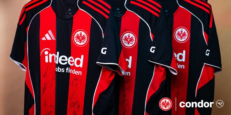 Signierte Eintracht Frankfurt Trikots aller Spieler