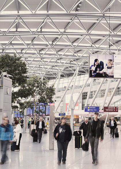 Abflug-Ebene Flughafen Düsseldorf Vor dem Abflug noch etwas Stöbern und Entdecken