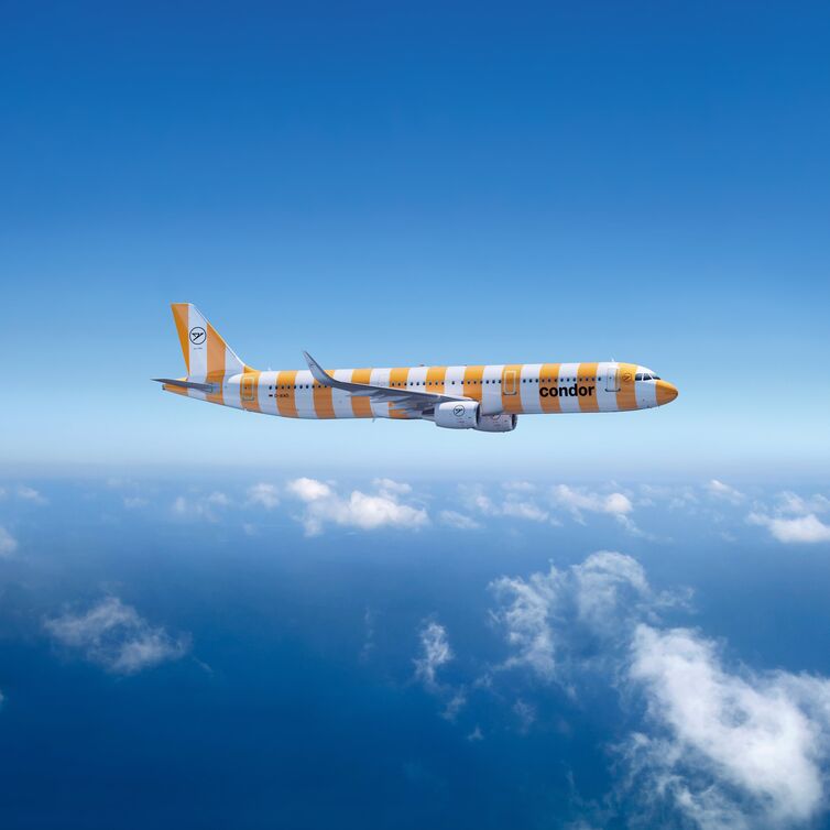 A321-200 in der Farbe Sunshine über den Wolken