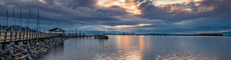 Hafen von Comox bei Sonnenuntergang