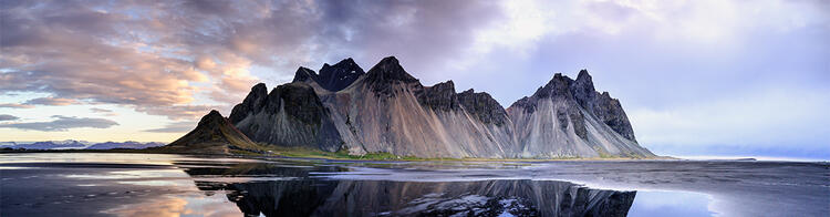 Berg Vestrahorn bei Sonnenuntergang