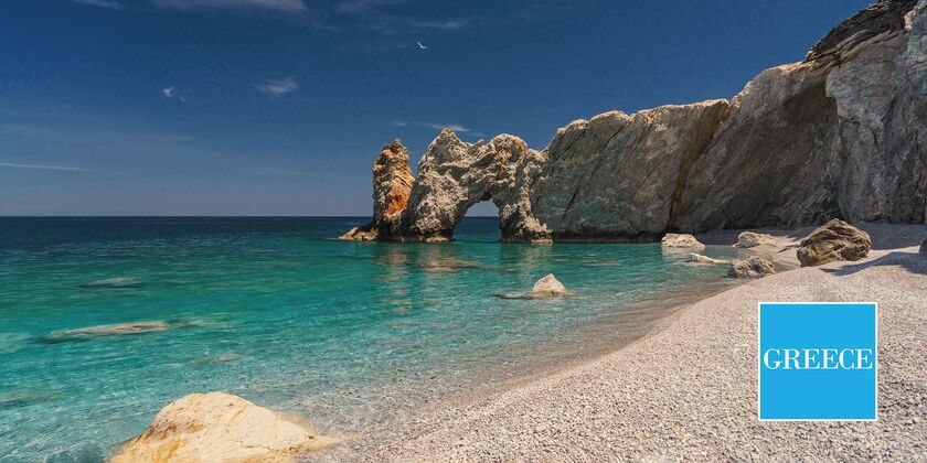 Fliegen Sie mit Condor und entdecken Sie Traumstrände in Skiathos, Griechenland.