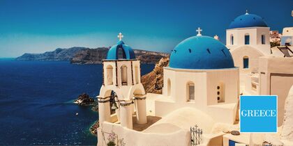 Entdecken Sie die zauberhafte blau-weiße griechische Architektur in Orten wie Oia. Jetzt Condor buchen!