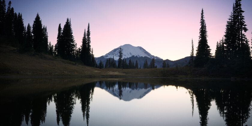 Mount Rainier Lake im Abendlicht