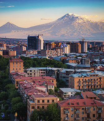 Blick über Eriwan zum Berg Ararat