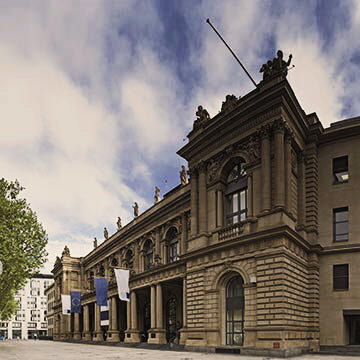 Die Frankfurter Börse im Zentrum der City.