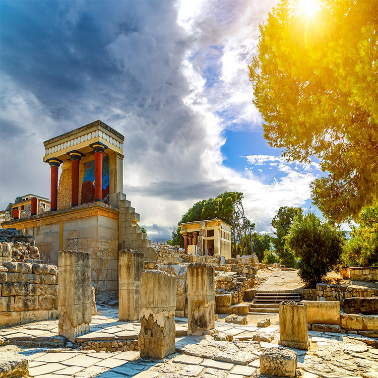Ancient ruins of Minoan palace in Knossos Bronze Age archaeological site, Heraklion, Crete
