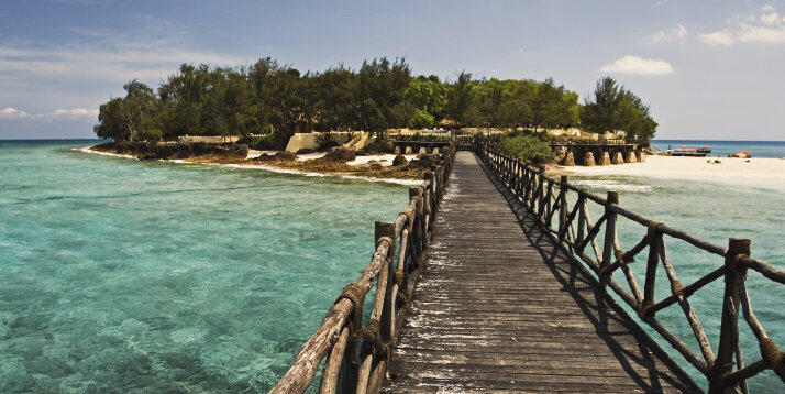 Ponton sur une petite île de Zanzibar