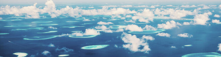 Chaîne d'îles des Maldives vue du ciel 