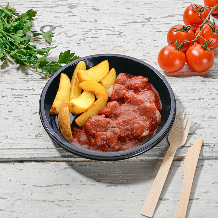 Braadworst met currysaus en aardappelpartjes