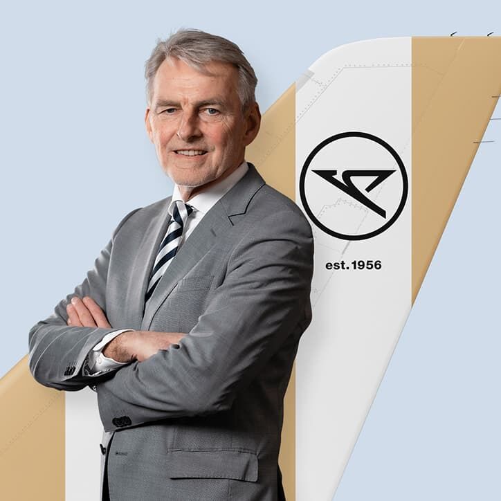Ralf Teckentrup CEO | Condor in front of a aircraft wing