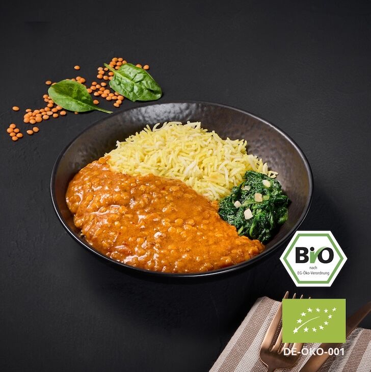 Aromatyczna zupa dahl z soczewicy o bogatym smaku z indyjskim ryżem biryani