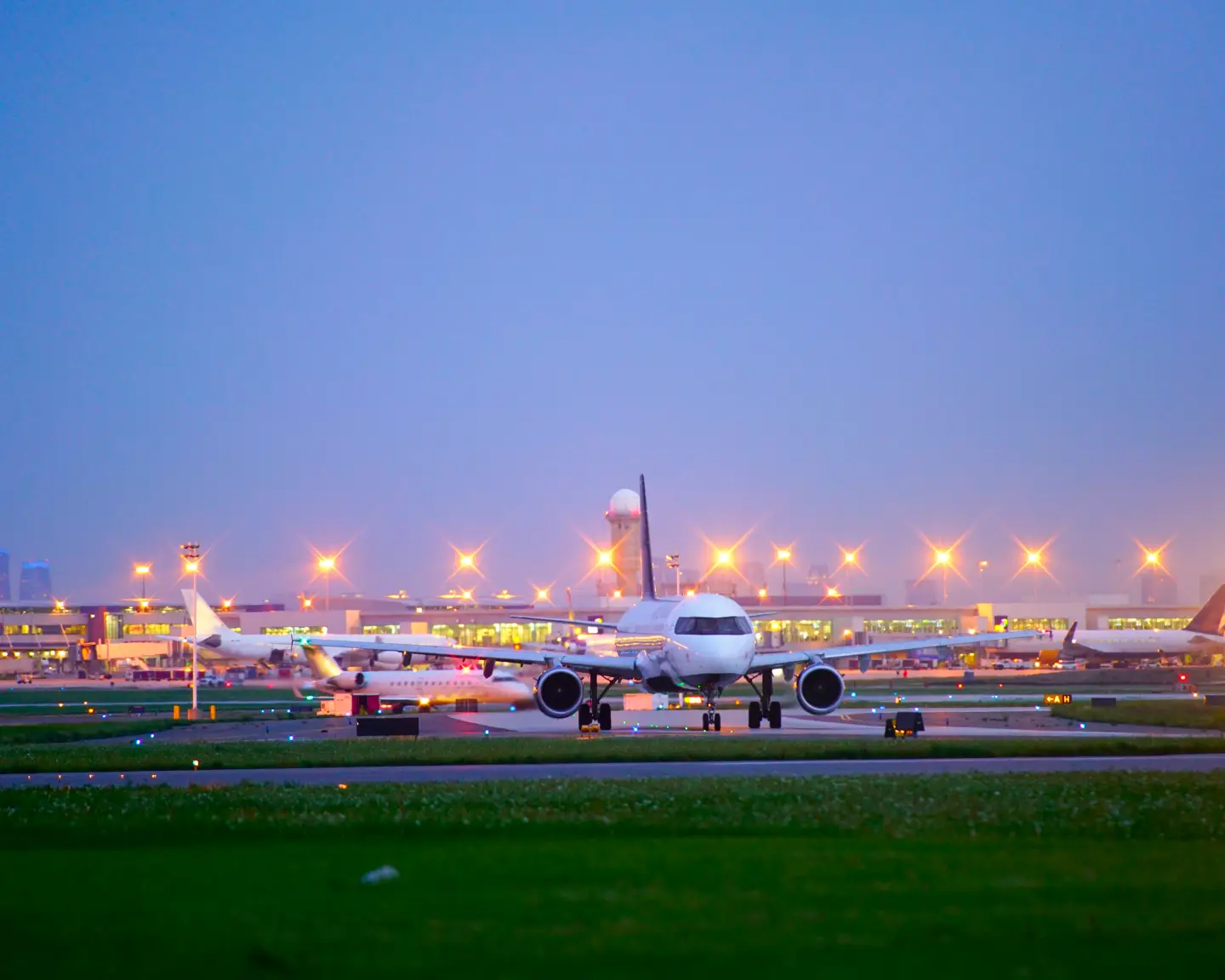 Avion sur l'aire de stationnement de l'Aéroport Pearson de Toronto