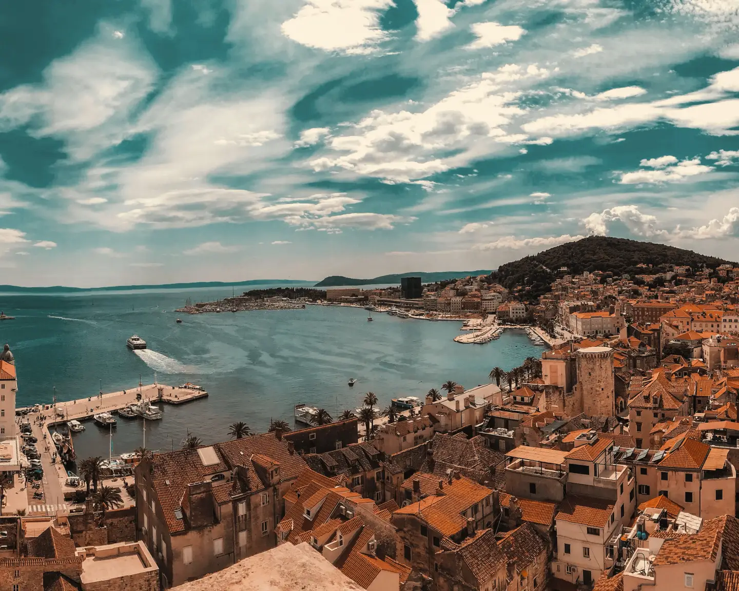 Split – Altstadt und Hafen an der Adriaküste