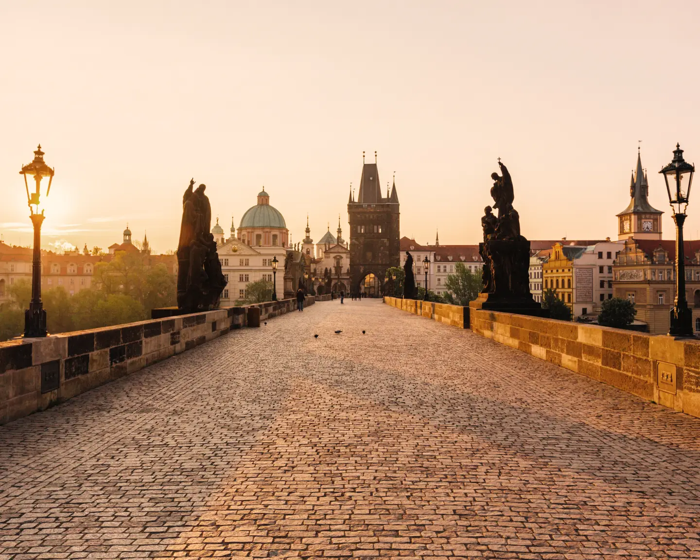 Uitzicht op de Karelsbrug, de rivier en de Oude Stad in Praag, Tsjechië