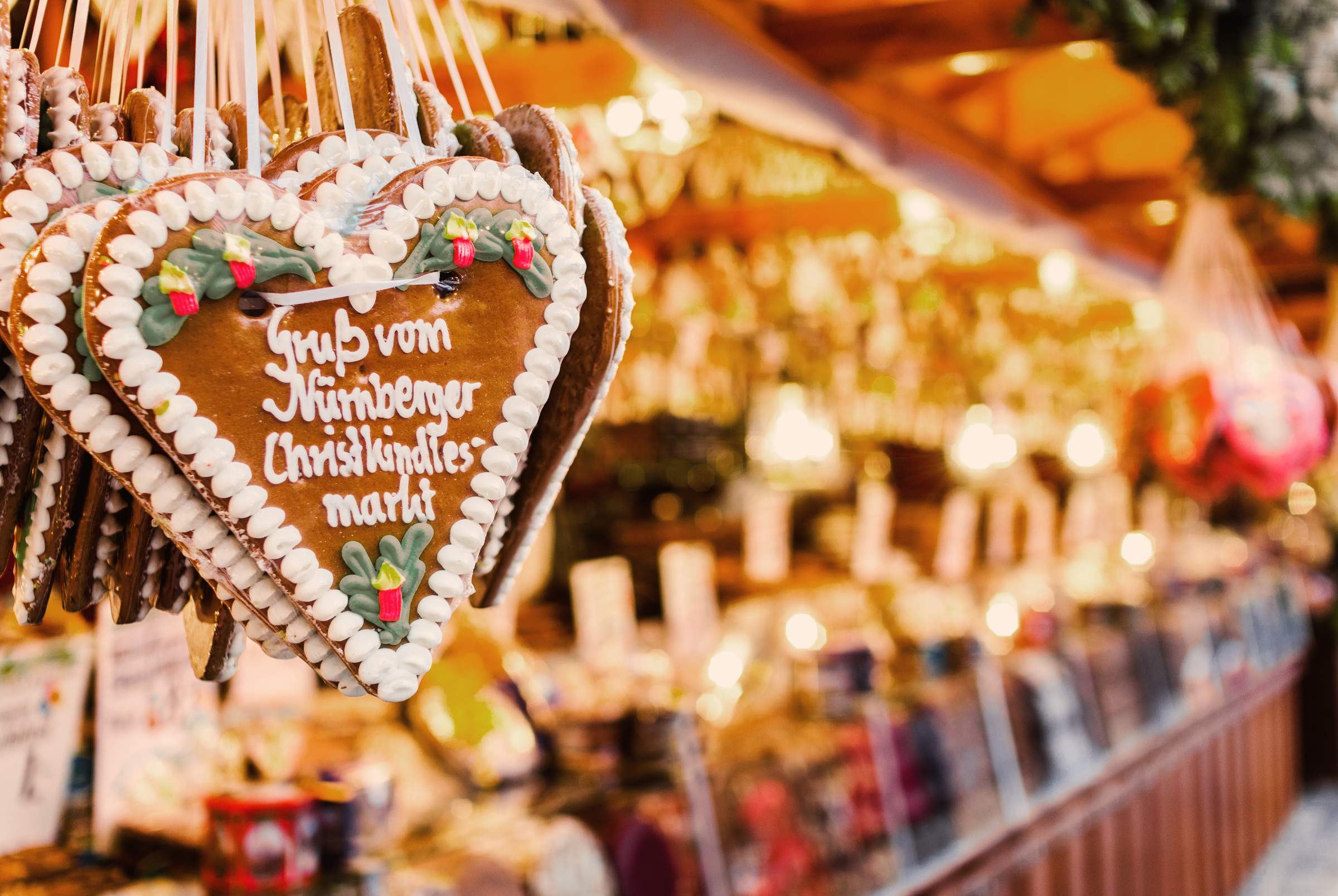 Un corazón de pan de jengibre en el mercado navideño de Núremberg