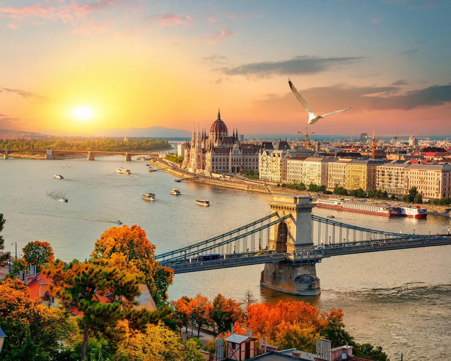 Le Parlement hongrois à Budapest au coucher du soleil