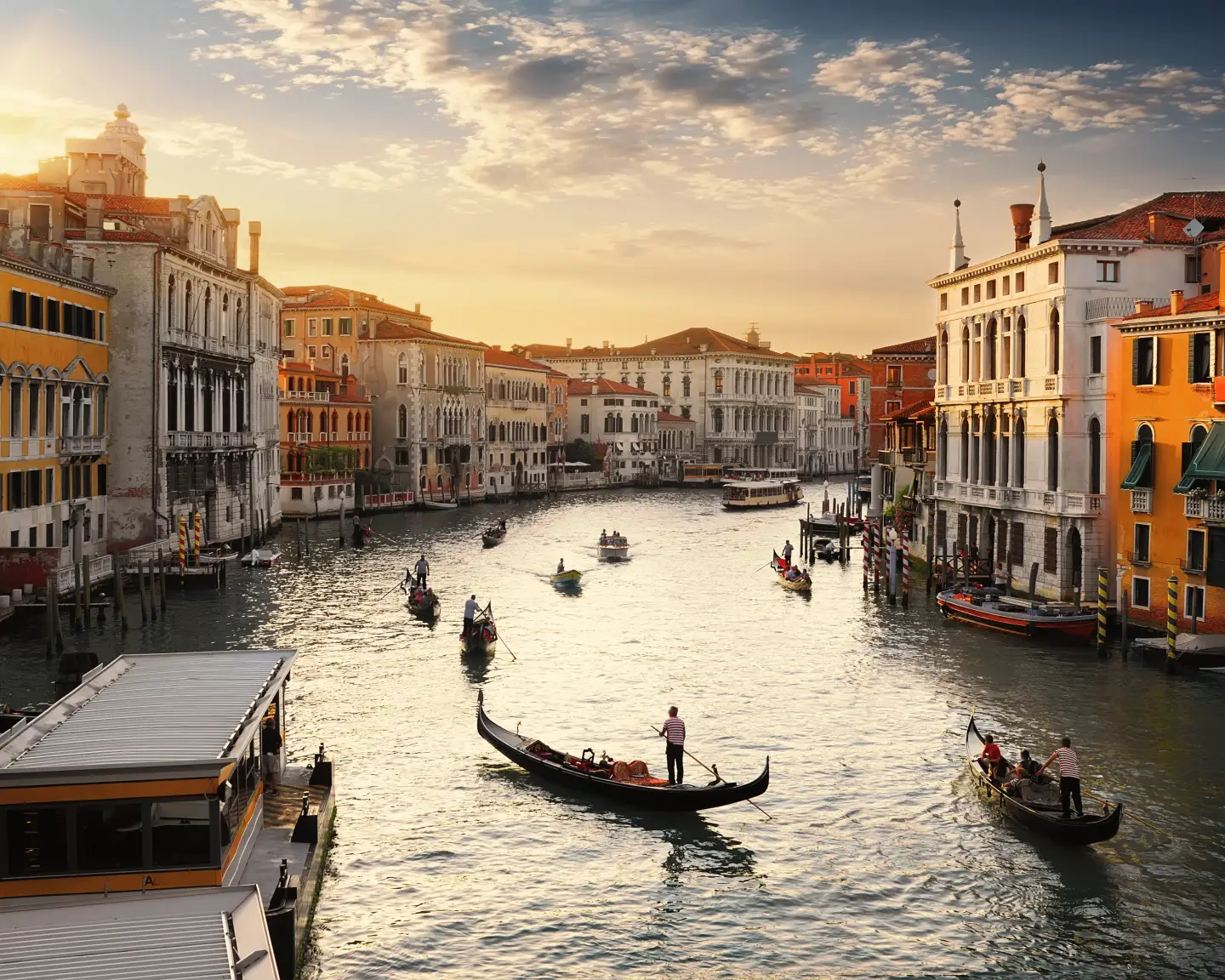 Le Grand Canal à Venise au coucher du soleil