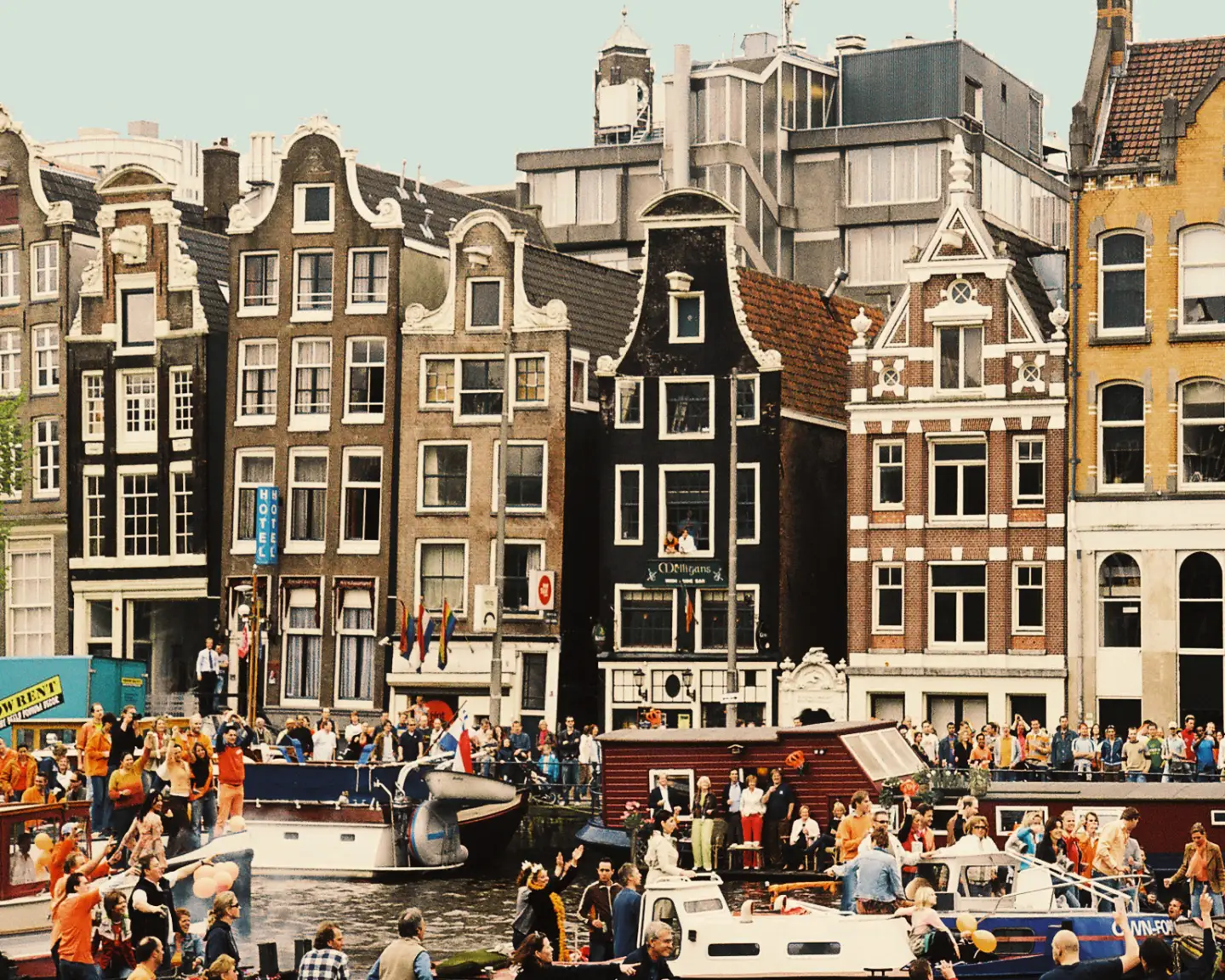 Amsterdam – Grachten, historische Architektur und lebendige Atmosphäre