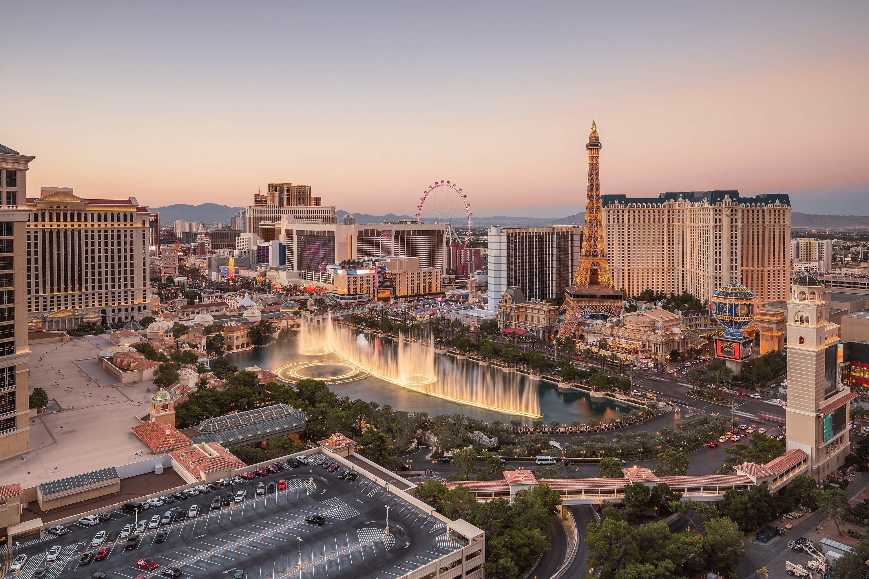 Vue aérienne la nuit du Strip de Las Vegas dans le Nevada
