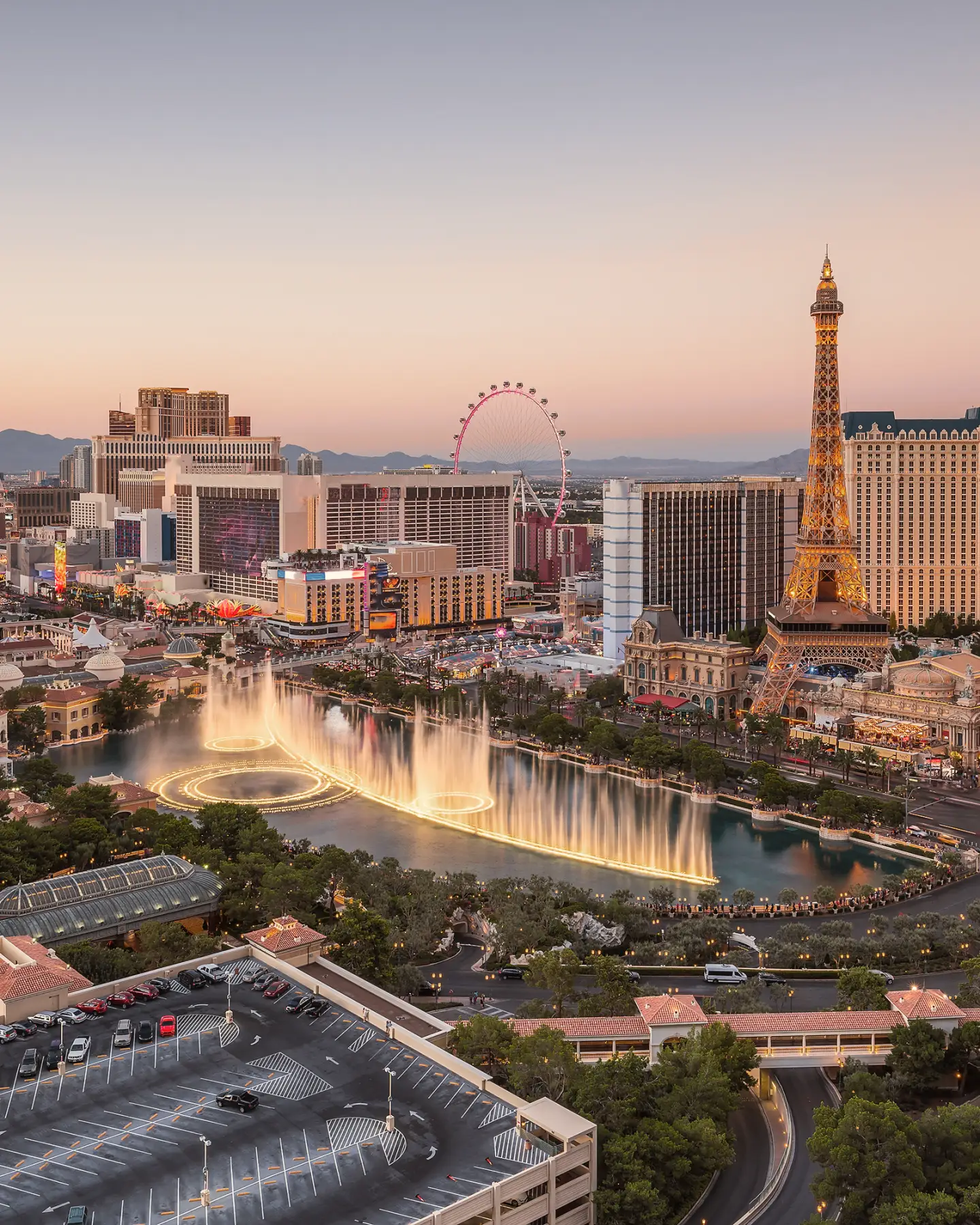 Vue aérienne la nuit du Strip de Las Vegas dans le Nevada