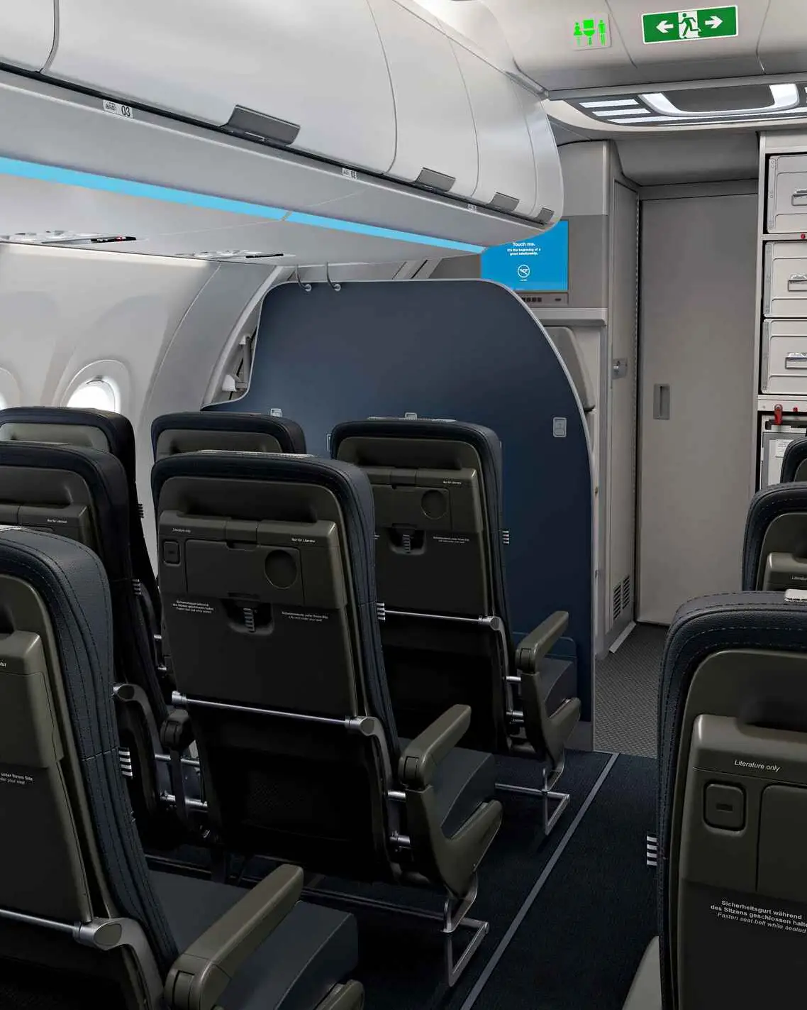 Pohled na třídu Business Class letadla Airbus A32xneo s výhledem na dveře do kokpitu