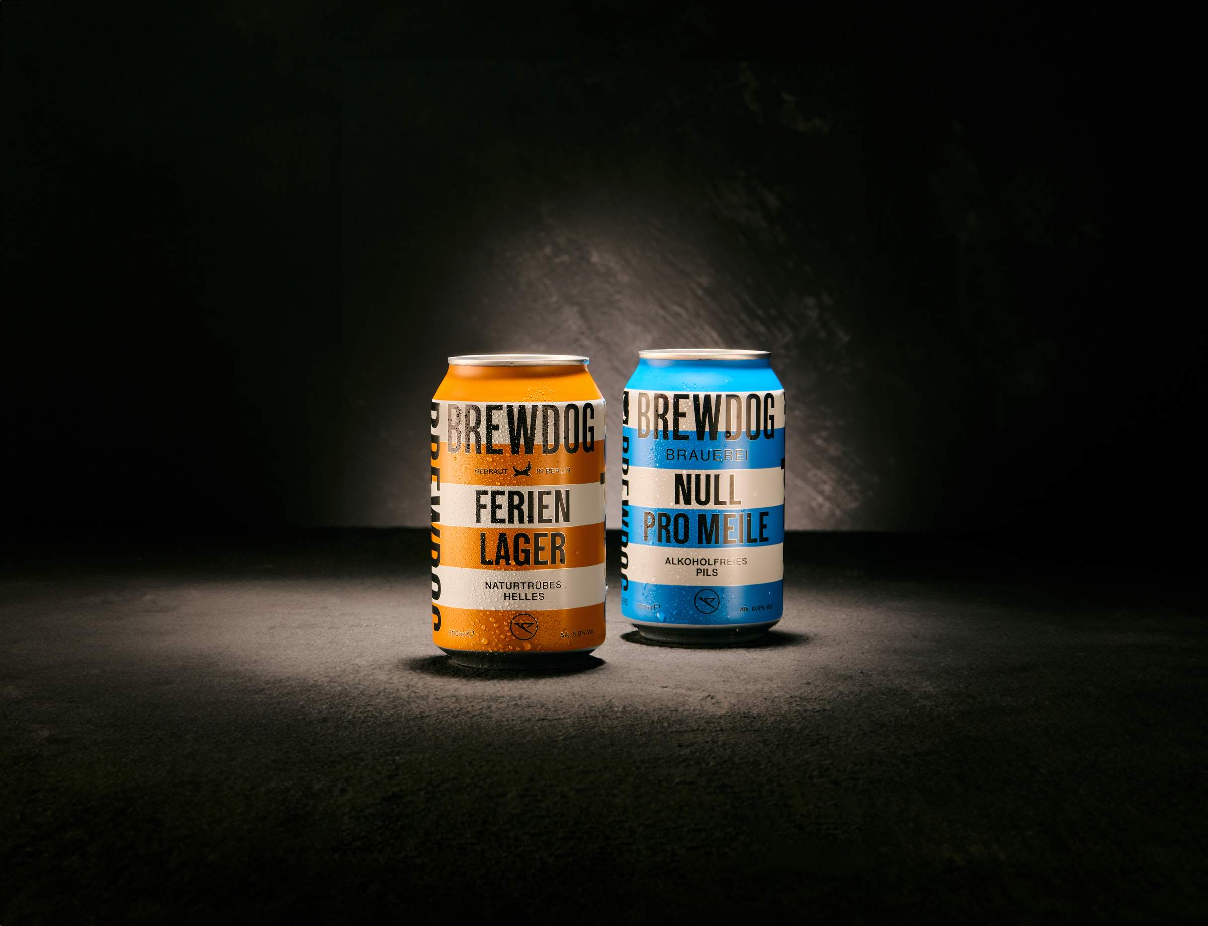 Dos latas de cerveza artesanal BrewDog con el diseño a rayas de Condor.
