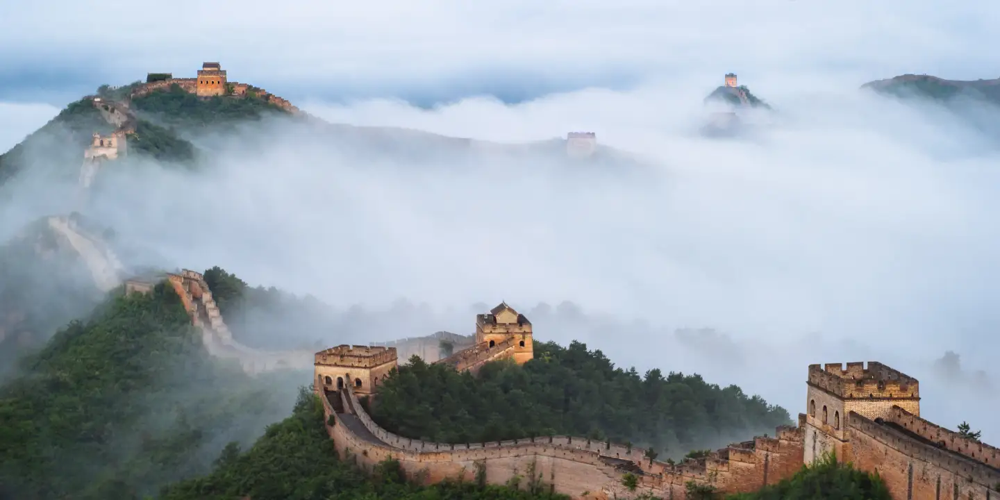 The Great Wall of Jinshan Mountains in the Cloud Sea