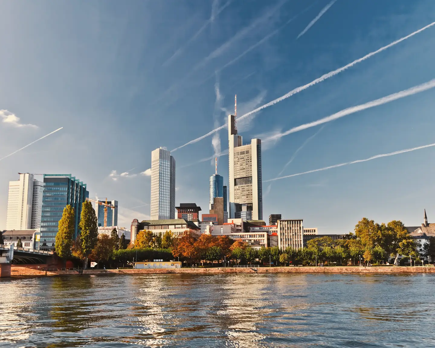 frankfurt-main-fra-deutschland-skyline-condor