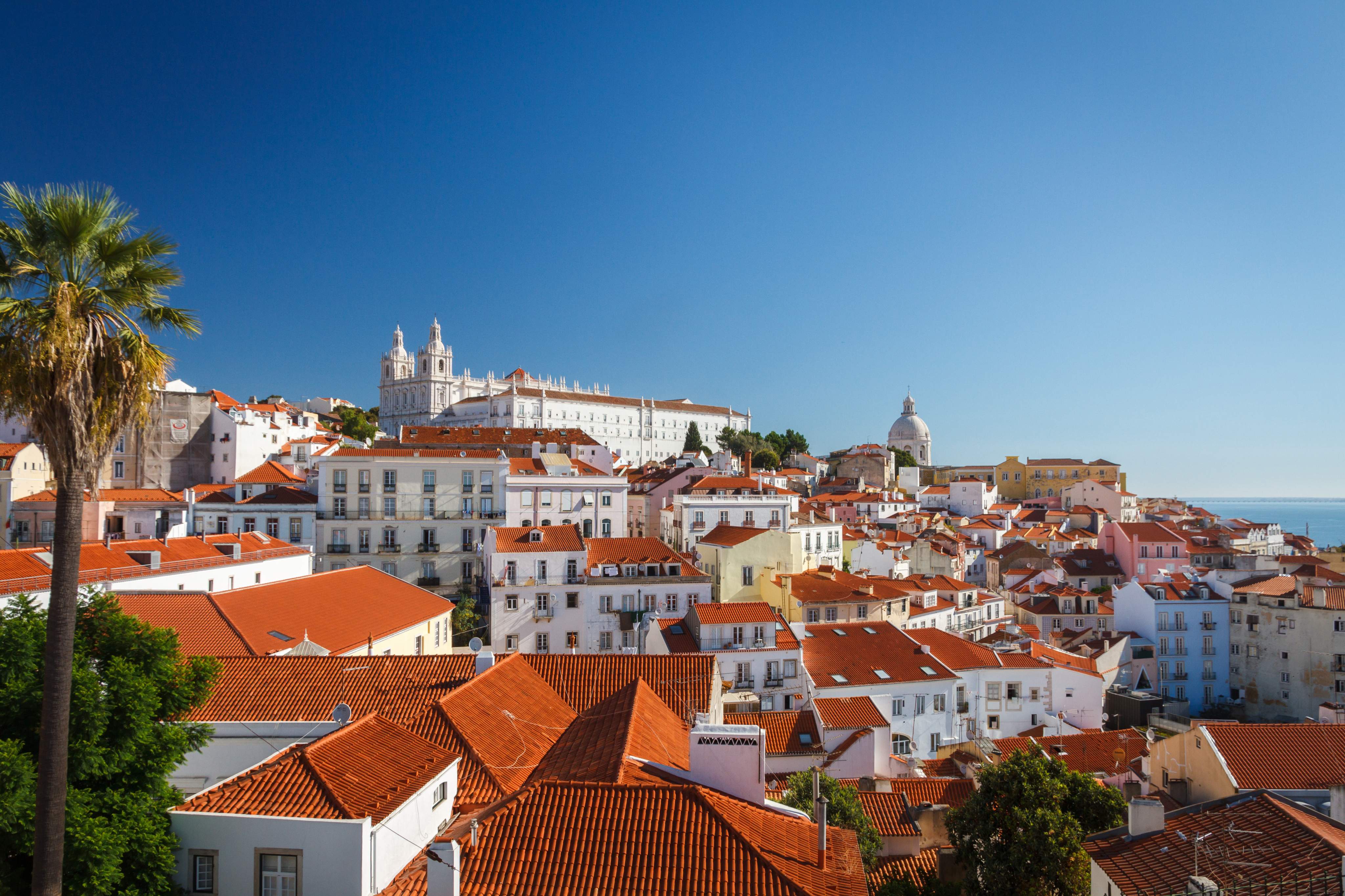 lis-lisbon-portugal-alfama-quarter-condor