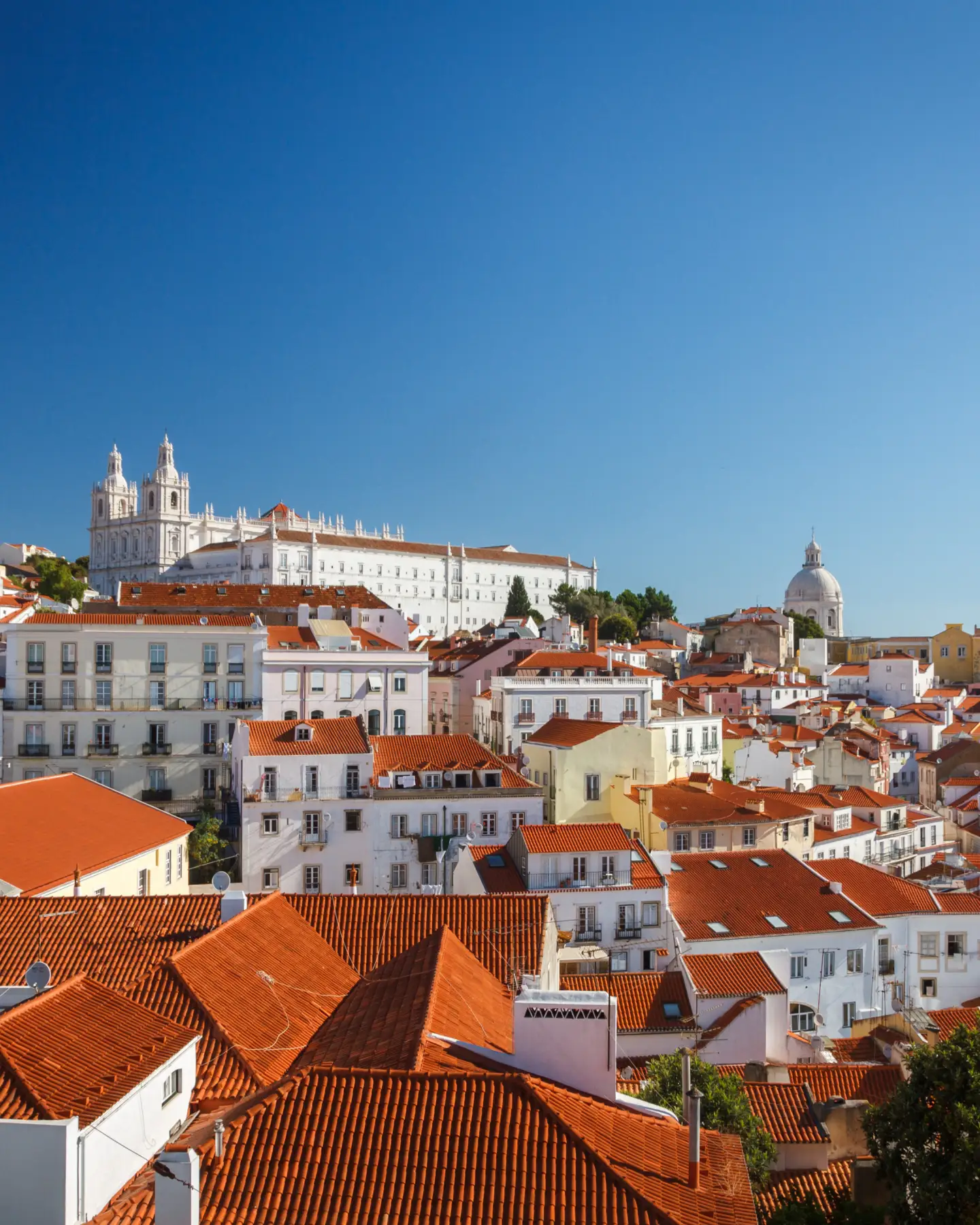 lis-lisbon-portugal-alfama-quarter-condor