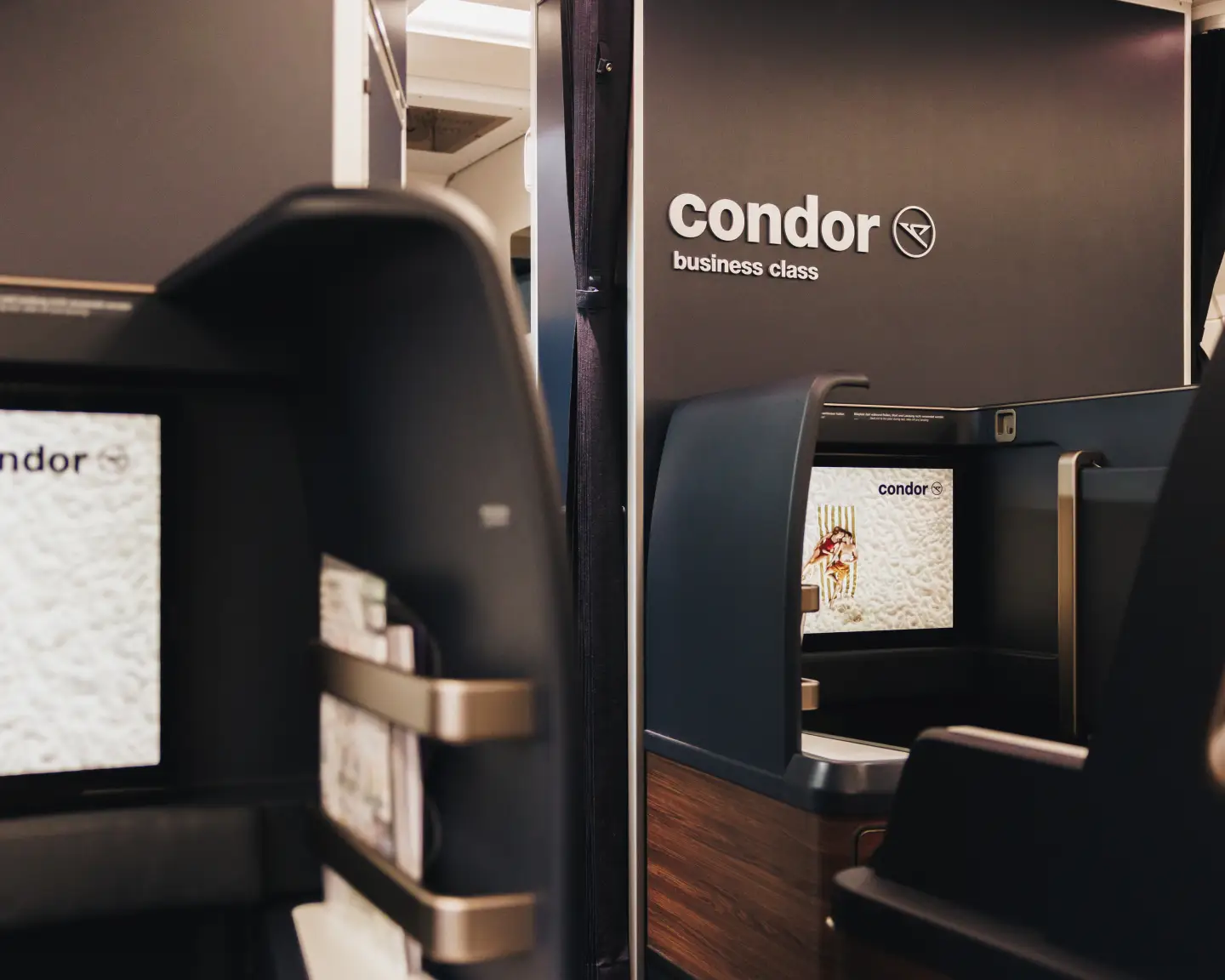Persönliche Bildschirme in der Business Class des Condor A330neo