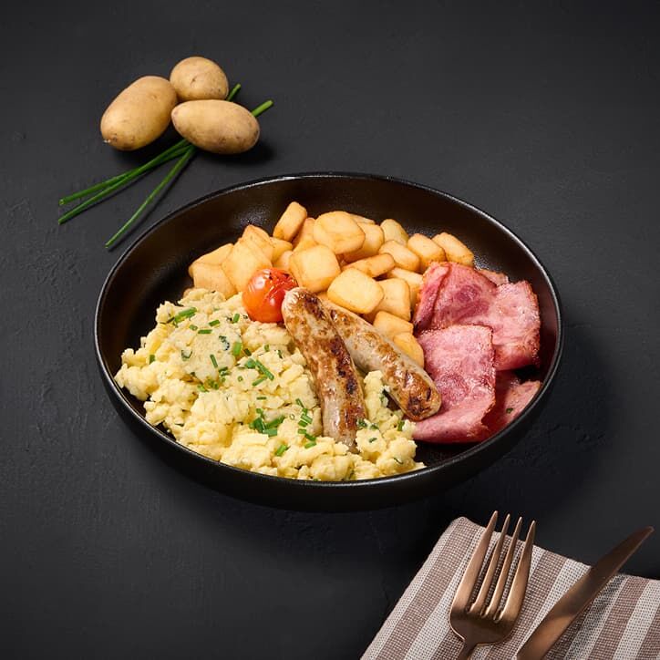 Scrambled egg with fried potatoes, pork sausages & bacon