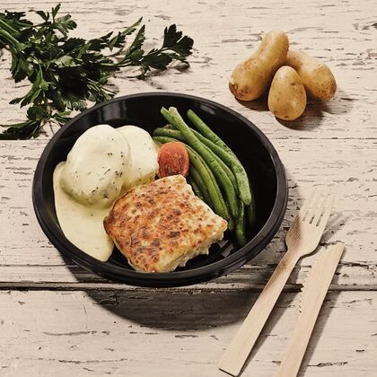 Braised beef with béarnaise sauce, potato gratin & beans