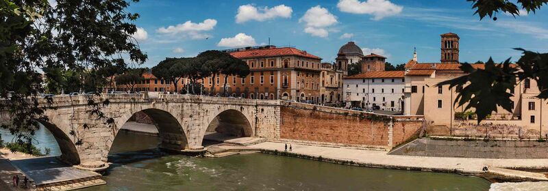 Rome (FCO) View of a bridge over the Tiber River and the Trastevere in Rome, Italy