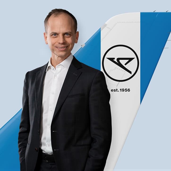 Björn Walter CFO von Condor in front of a aircraft wing